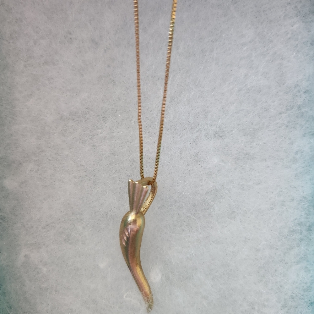 18" Elegant Gold Italian Horn Pendant Necklace